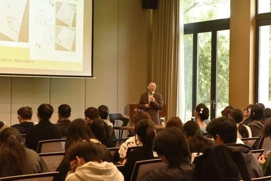 会议室里的人们 AI 生成的内容可能不正确。