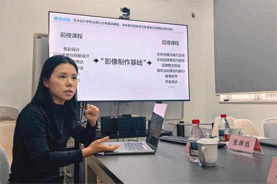 电脑前的人 AI 生成的内容可能不正确。