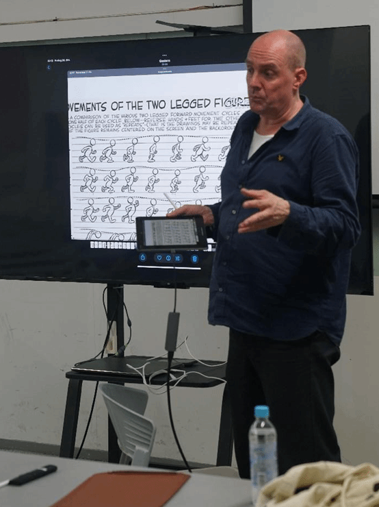 电脑前的男人 AI 生成的内容可能不正确。