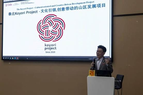 电脑前的人 AI 生成的内容可能不正确。